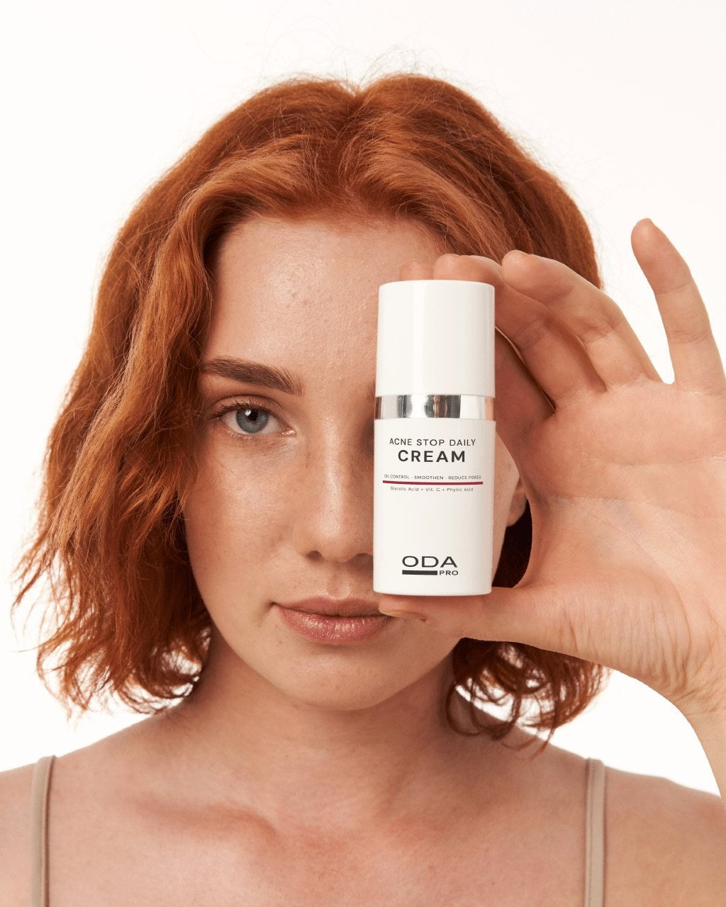Modelis su Acne Expert kremu